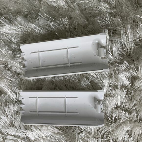 Nintendo Wii Remote Controller Battery Covers Set 2 White - Picture 1 of 2